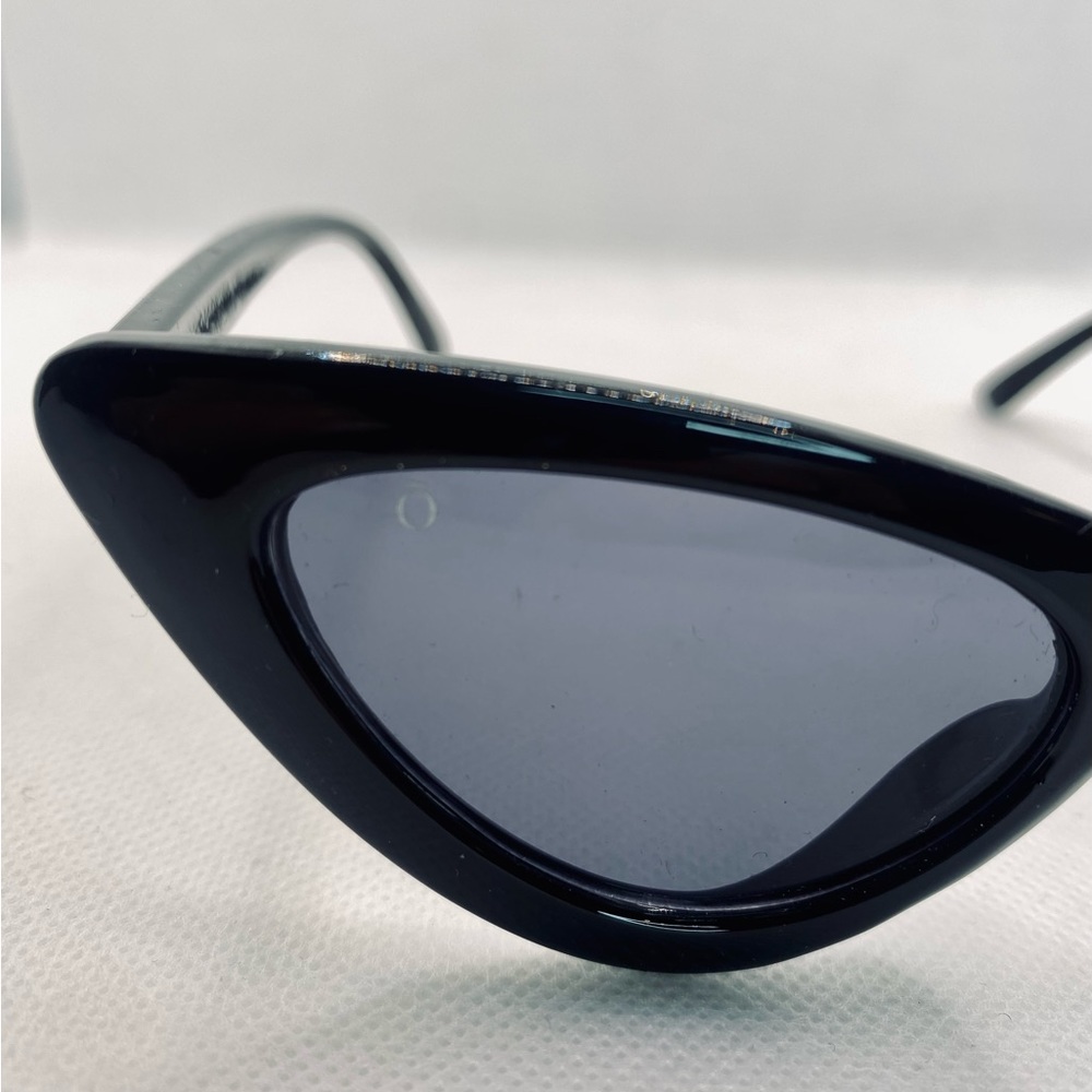 Ōvica Sunglass - Picture 5 of 11